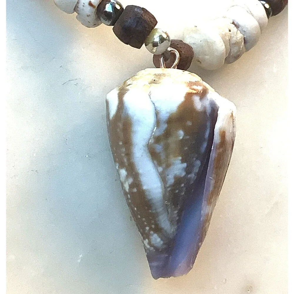 Vintage Puka Shell Necklace Hawaiian Surfer Necklaces Beaded Barrel Clasp